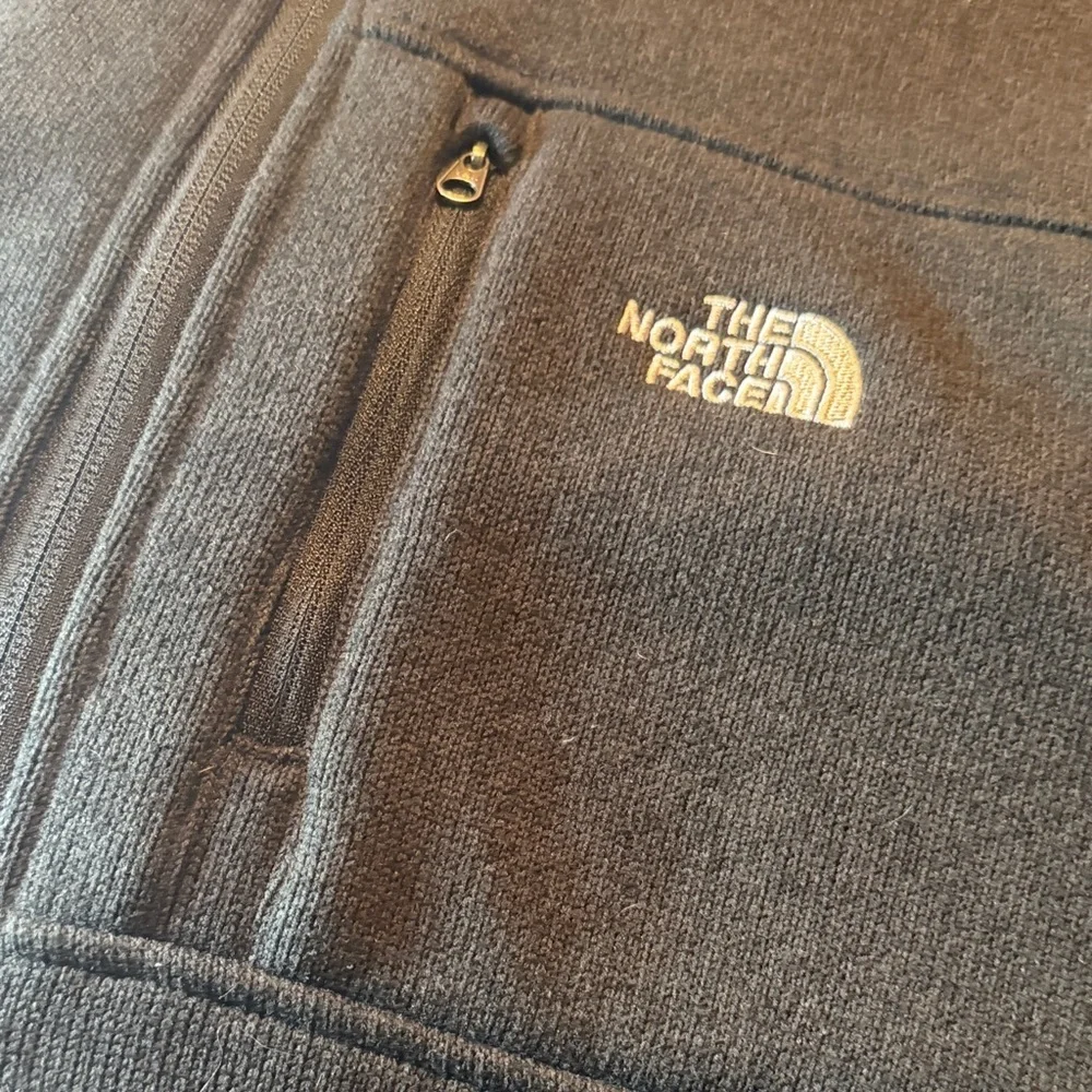 The North Face Men’s Charcoal Quarter-Zip Pullover